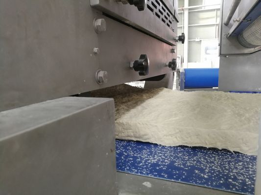 Αγορά Το CE κυβερνά τη βιομηχανική Laminator ζύμης μηχανή με την εξατομικεύσιμη γραμμή σύνθεσης διαδικτυακή κατασκευή