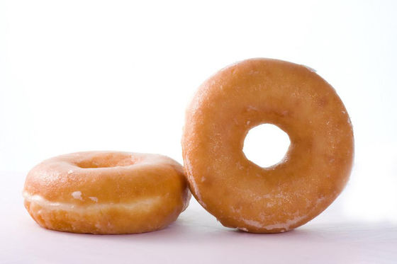 Αγορά Ημι τελειωμένη παγωμένη doughnut γραμμή παραγωγής με τα ευρωπαϊκά πρότυπα αμμόστρωσης προϊόντων διαδικτυακή κατασκευή