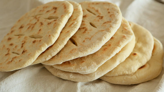 Αγορά Με το κλειδί στο χέρι γραμμή παραγωγής Pita λύσης αυτόματη με τη σπειροειδή λύση δοχείων ψύξης και συσκευασίας διαδικτυακή κατασκευή